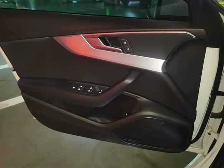 Фото 7 - Audi A4L