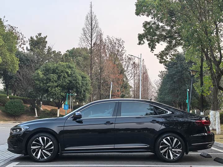 Фото 7 - Volkswagen Passat
