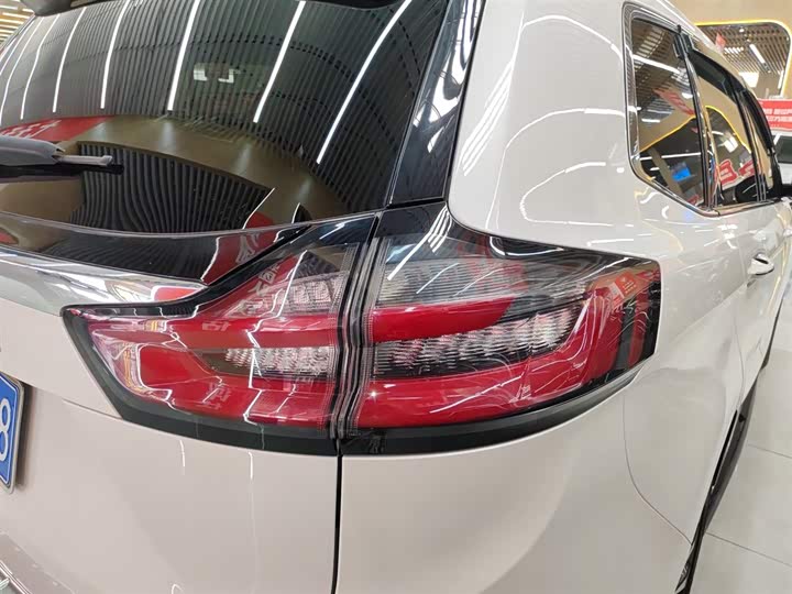 Фото 8 - Ford Edge