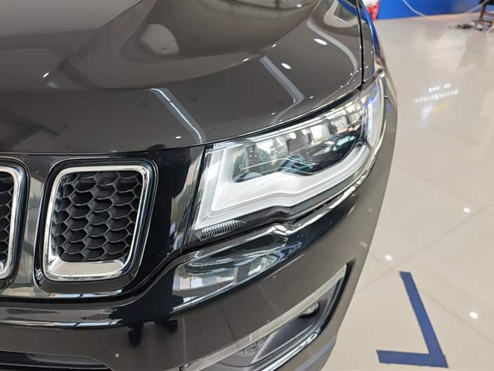 Фото 5 - Jeep Compass