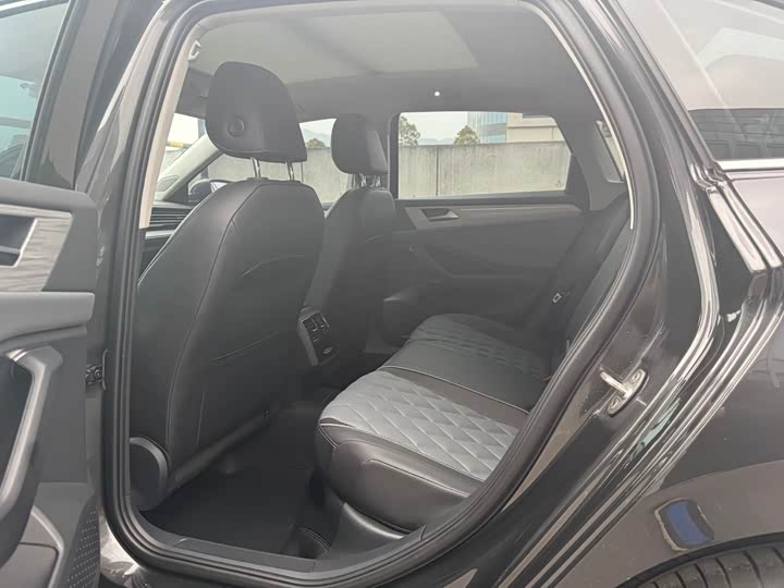 Фото 7 - Volkswagen Sagitar L