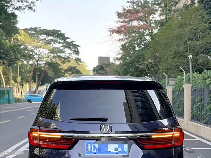 Фото 3 - Honda Odyssey
