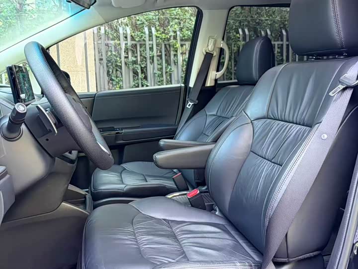 Фото 9 - Honda Odyssey