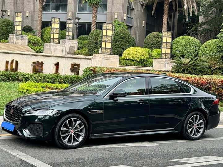 Фото 1 - Jaguar XF L