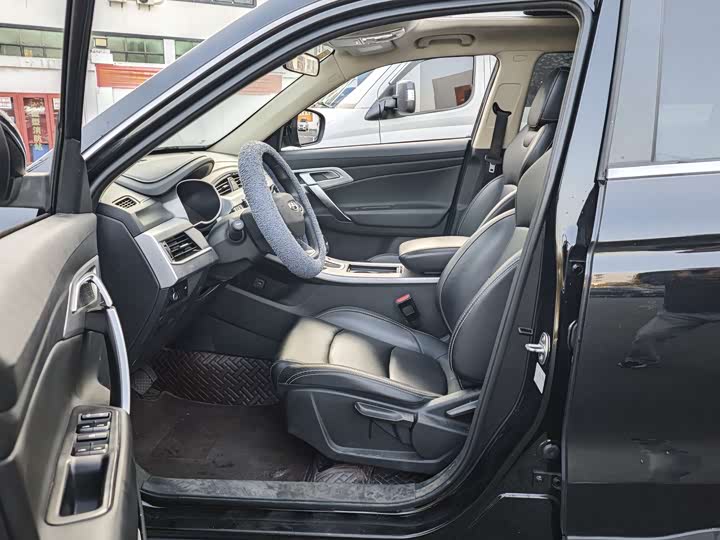 Фото 4 - Geely Atlas