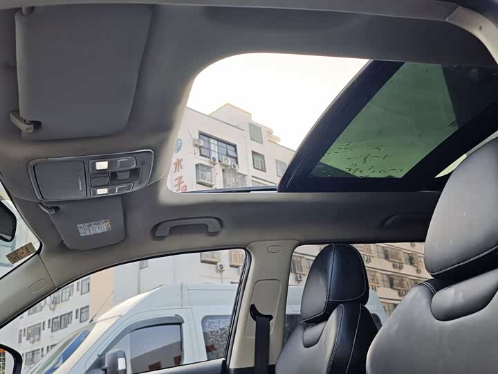 Фото 6 - Geely Atlas