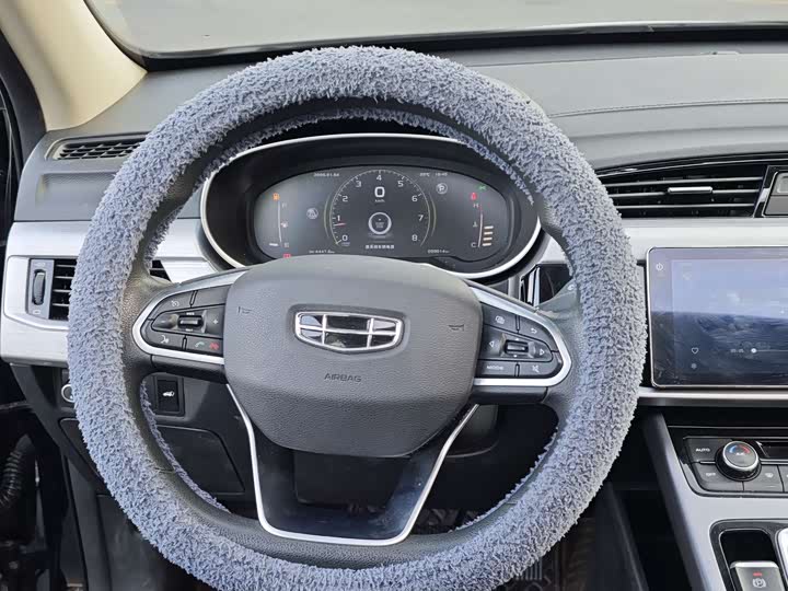 Фото 8 - Geely Atlas