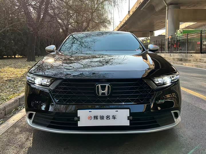 Фото 2 - Honda Accord