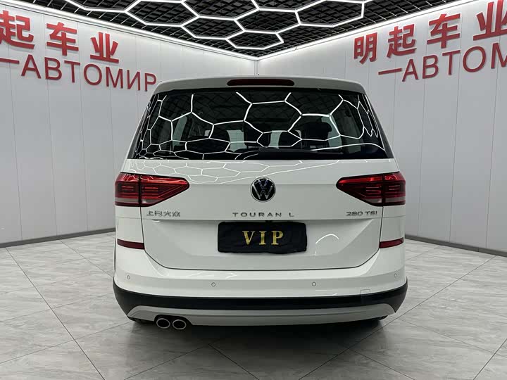 Фото 9 - Volkswagen Touran L