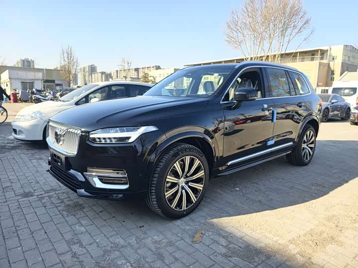 Фото 1 - Volvo XC90