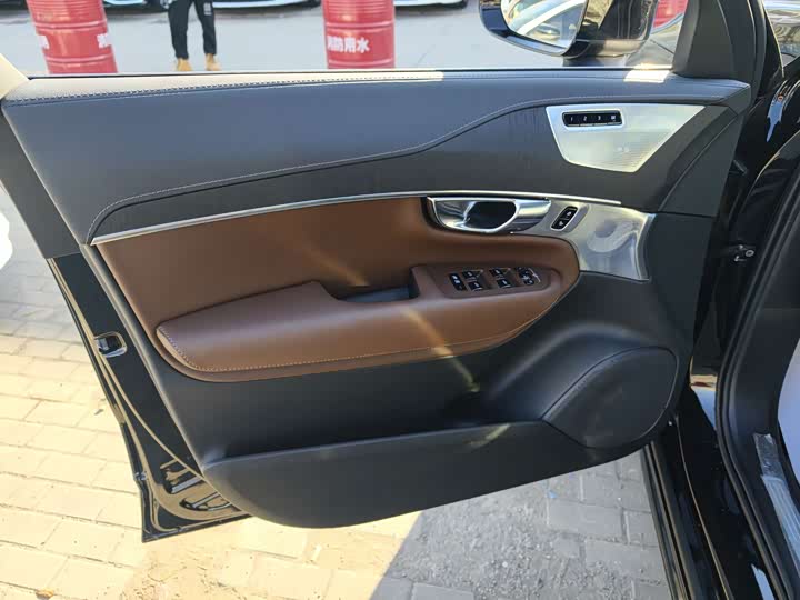 Фото 4 - Volvo XC90