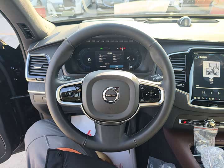 Фото 7 - Volvo XC90