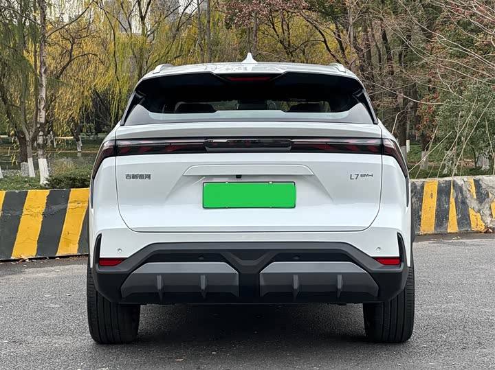 Фото 5 - Geely Galaxy L7