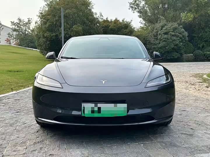 Фото 2 - Tesla Model 3