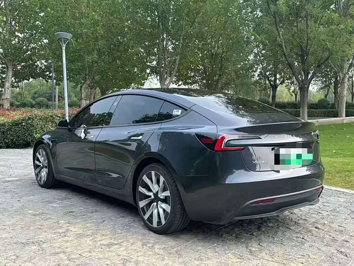 Фото 7 - Tesla Model 3