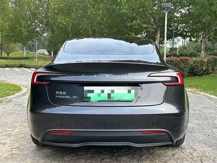 Фото 8 - Tesla Model 3