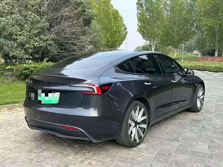 Фото 9 - Tesla Model 3