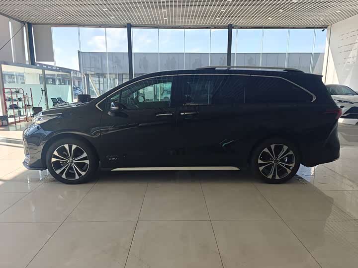 Фото 5 - Toyota Granvia