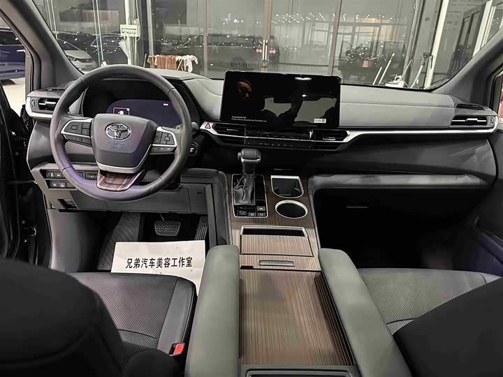 Фото 6 - Toyota Granvia