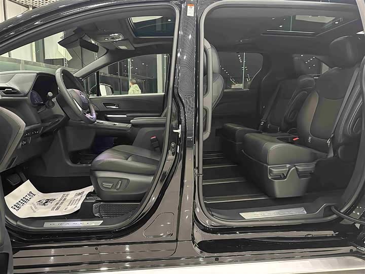 Фото 7 - Toyota Granvia