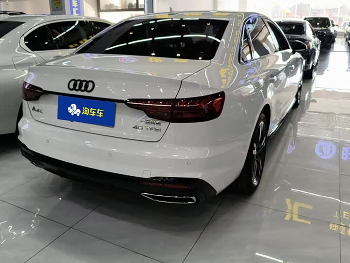 Фото 3 - Audi A4L