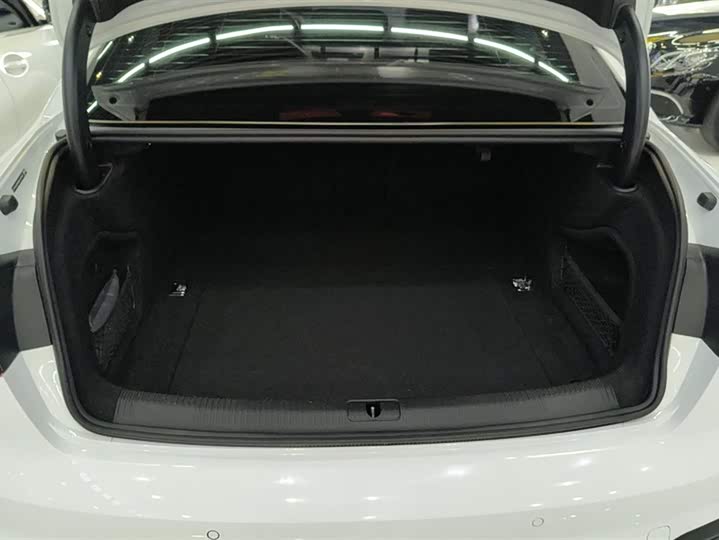 Фото 4 - Audi A4L