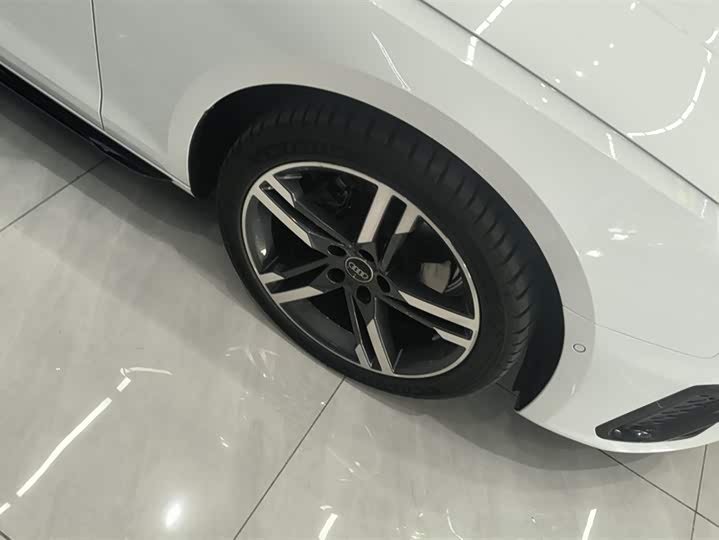 Фото 6 - Audi A4L