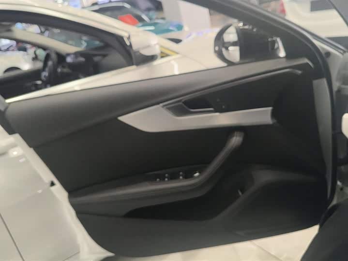 Фото 7 - Audi A4L