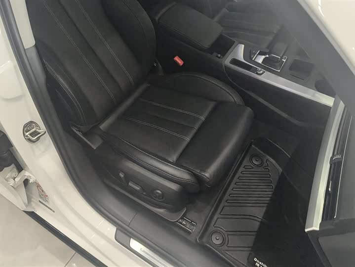 Фото 8 - Audi A4L