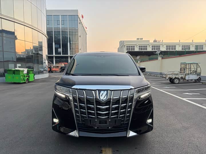 Фото 1 - Toyota Alphard