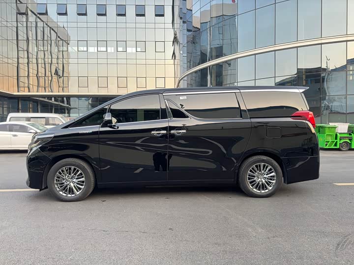 Фото 3 - Toyota Alphard