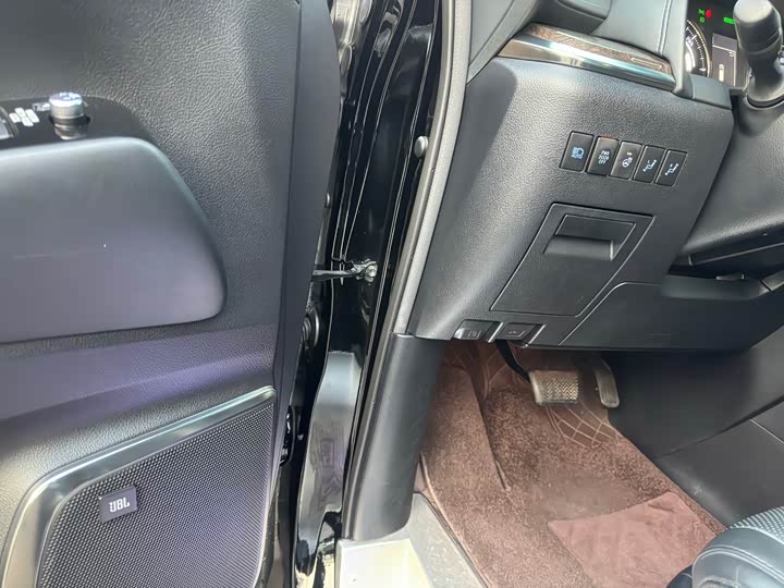 Фото 5 - Toyota Alphard