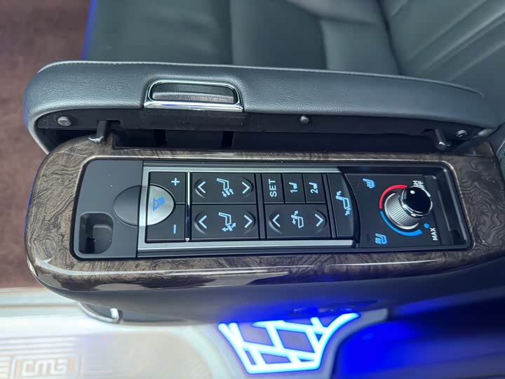 Фото 8 - Toyota Alphard