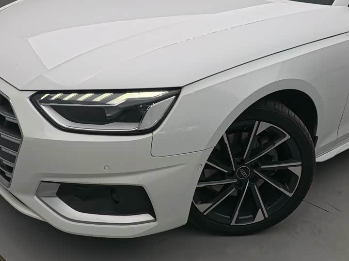 Фото 2 - Audi A4L