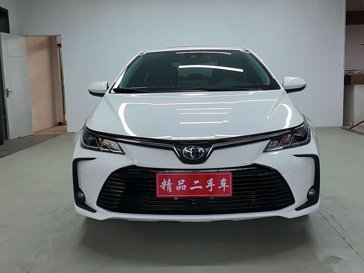 Фото 2 - Toyota Corolla