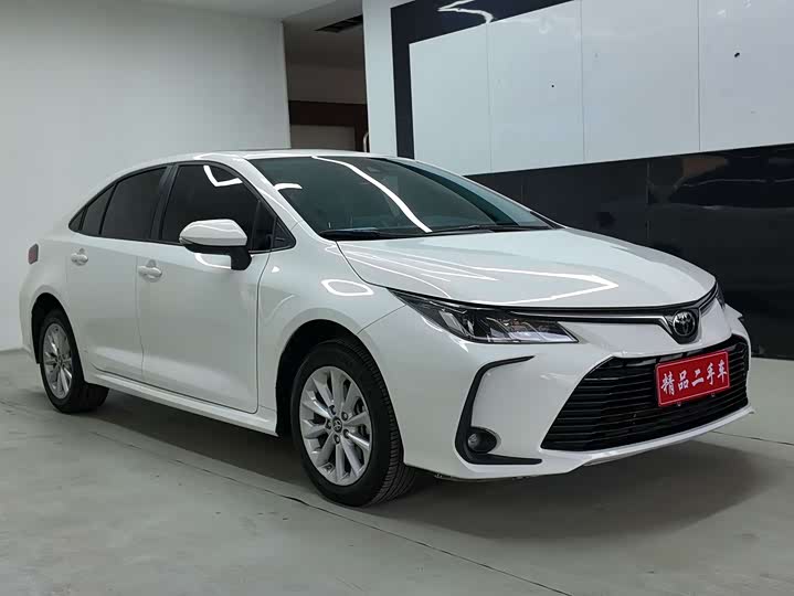 Фото 3 - Toyota Corolla