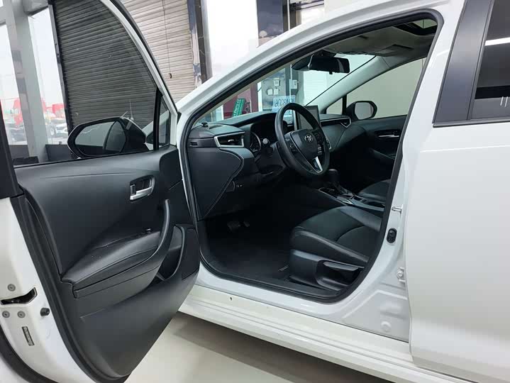 Фото 4 - Toyota Corolla