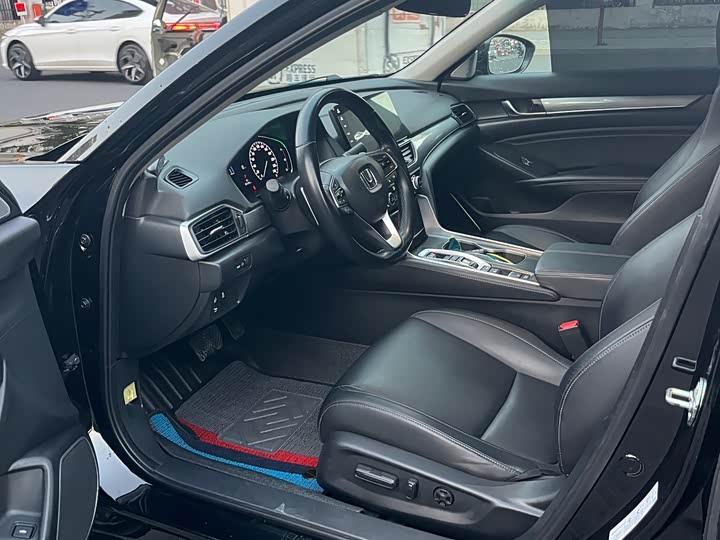 Фото 8 - Honda Accord