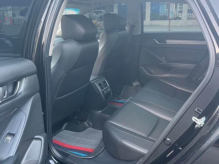 Фото 9 - Honda Accord