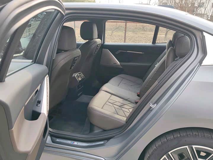 Фото 6 - BMW 5 Series