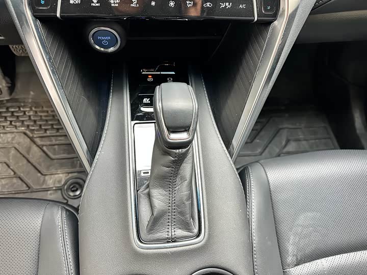 Фото 9 - Toyota Harrier