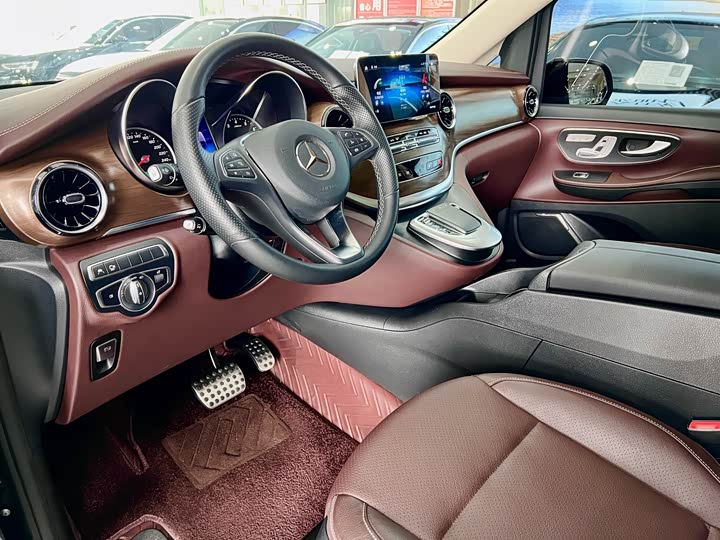 Фото 7 - Mercedes-Benz V-Class