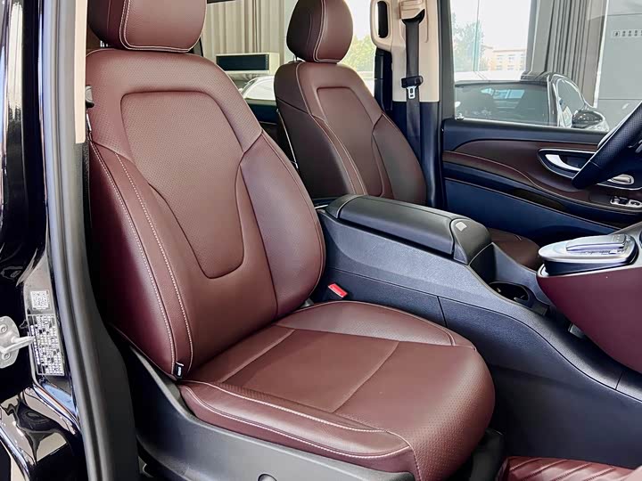 Фото 8 - Mercedes-Benz V-Class