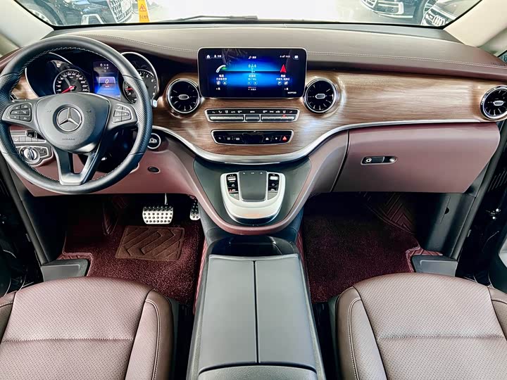 Фото 9 - Mercedes-Benz V-Class