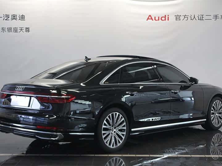 Фото 5 - Audi A8
