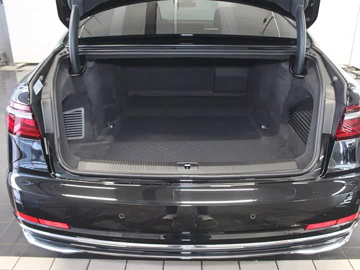 Фото 7 - Audi A8