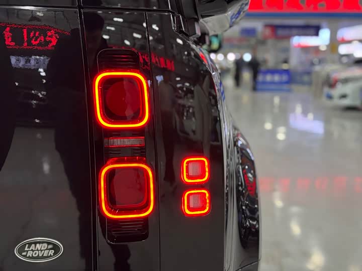 Фото 9 - Land Rover Defender