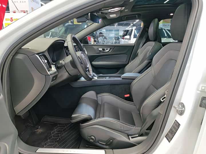 Фото 8 - Volvo V60