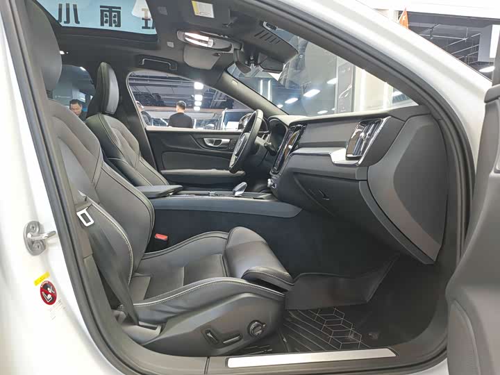 Фото 9 - Volvo V60