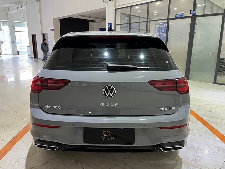 Фото 5 - Volkswagen Golf